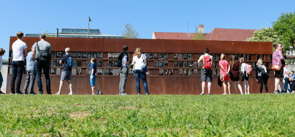 An image of the Berlin Wall vicitms
